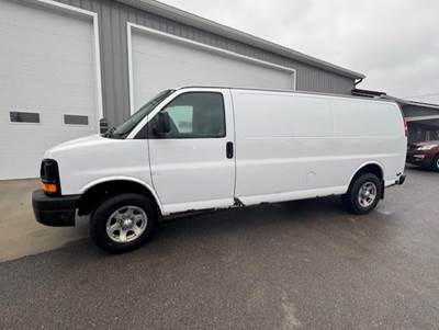 Chevrolet Express 3500 Cargo Van - Gmc