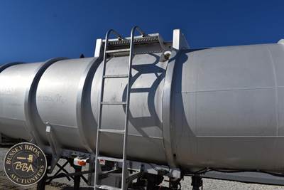 Heil 40FT TANKER Tandem Axle Chemical / Acid Tank Trailer - Air Ride, Fixed Axle