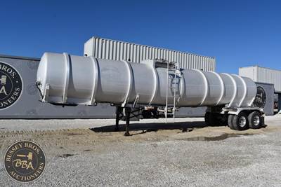 Heil 40FT TANKER Tandem Axle Chemical / Acid Tank Trailer - Air Ride, Fixed Axle