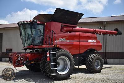Case IH 7250 Combine