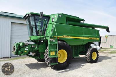 John Deere 9560 STS Combine
