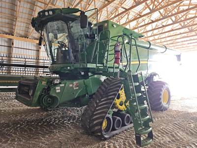 John Deere S790 Combine