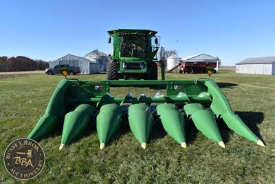 John Deere 606C Corn Head