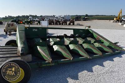 John Deere 643 Corn Head