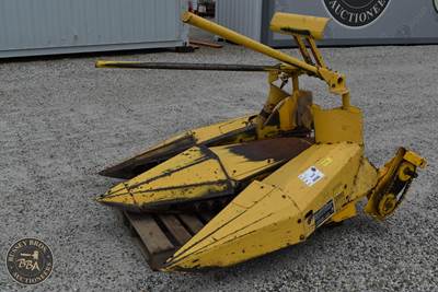 New Holland E824 Corn Head