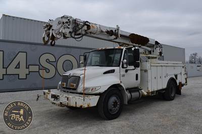 International DuraStar 4300 Crane Truck - 2005 INTERNATIONAL 4300 Crane
