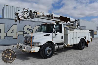 International DuraStar 4300 Crane Truck - 2005 International 4300 Crane