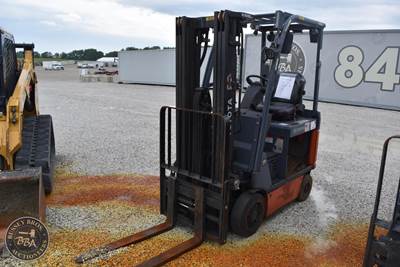Toyota 8FBC15U Cushion Tire Forklift - 3000lb Capacity
