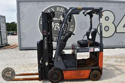 Toyota 8FBC15U Cushion Tire Forklift - 3000lb Capacity