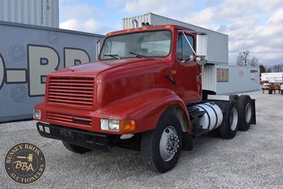 International 8200 Day Cab Truck - Cummins