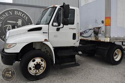 International DuraStar 4400 Single Axle Day Cab Truck