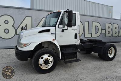 International DuraStar 4400 Single Axle Day Cab Truck