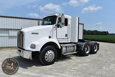 Kenworth T800 Day Cab Truck - Caterpillar, 8 Speed Manual
