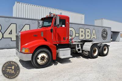 Peterbilt 385 Day Cab Truck - Caterpillar, Manual