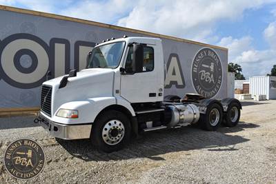 Volvo VNM64T200 Day Cab Truck - D11 375HP, Manual