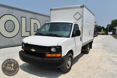 Chevrolet Express Box Truck - Automatic, Liftgate