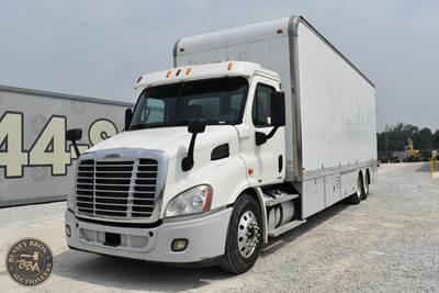 Freightliner Cascadia 113 Box Truck - Manual