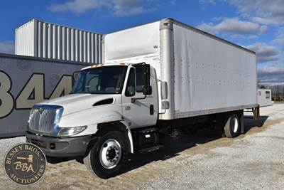 International DuraStar 4300 Box Truck - Automatic