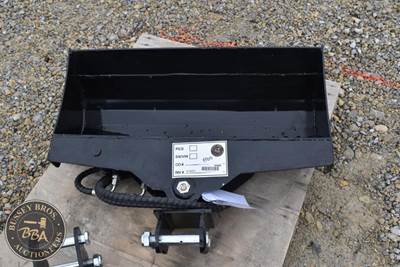 TPM Industrial 33 INCH HYDRAULIC TILT BUCKET Ditching Bucket