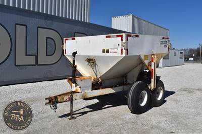 Simonsen SMC1745S Pull-Type Dry Fertilizer Applicator