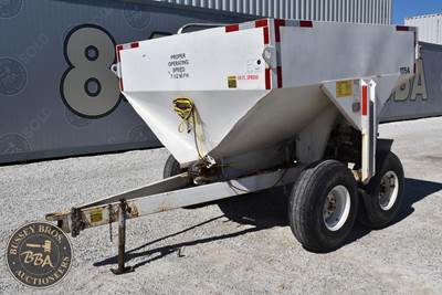 Western 1754 Pull-Type Dry Fertilizer Applicator