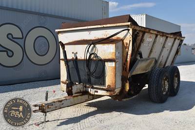 Kuhn 8132 Dry Manure Spreader