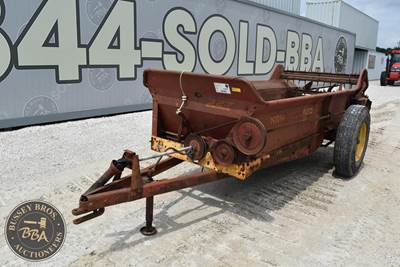 New Holland 327T Dry Manure Spreader