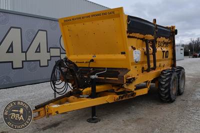 TERRAKAT T10 Dry Manure Spreader
