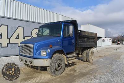 Freightliner FL70 Single Axle Dump Truck - Caterpillar, Manual