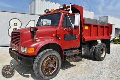 International 4900 Dump Truck - Automatic