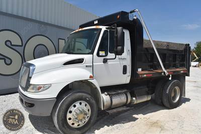 International DuraStar 4400 Single Axle Dump Truck - Automatic