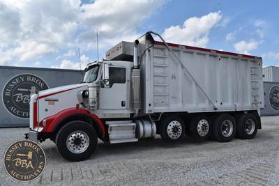 Kenworth T800 Quad Axle Dump Truck - Caterpillar, 18 Speed Manual