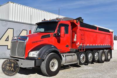 Kenworth T880 Five Axle Dump Truck - Paccar 485HP, Manual