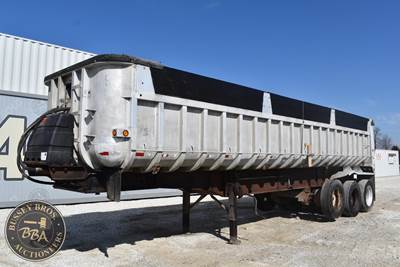 Fruehauf 32 ft End Dump Trailer - Tandem Axle, Air Ride