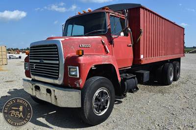 Ford L9000 Farm / Grain Truck