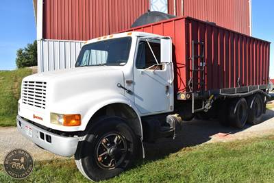 International S1900 Farm / Grain Truck