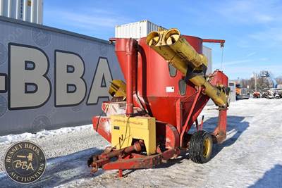 New Holland 353 Grinder / Mixer