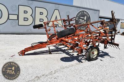 Allis-Chalmers 1200 Cultivator