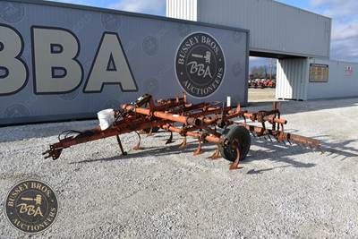 International CULTTIVATOR Cultivator