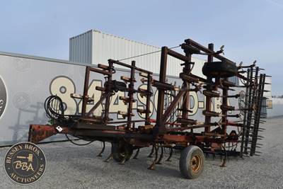 International FIELD CULTIVATOR Cultivator