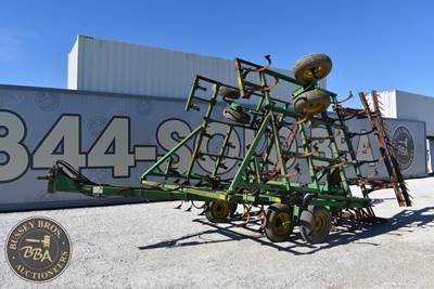 John Deere 960 Cultivator