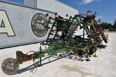John Deere 960 Cultivator