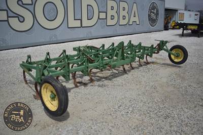 John Deere CULTIVATOR Cultivator