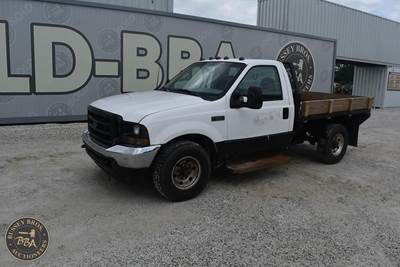 Ford F-350 Flatbed Truck - Automatic