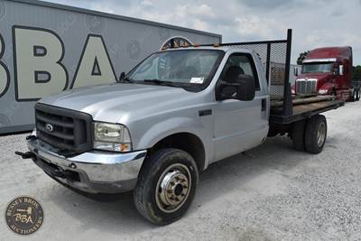 Ford F-550 XLT Flatbed Truck