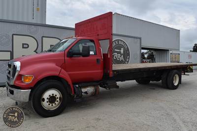 Ford F-750 Flatbed Truck - Automatic