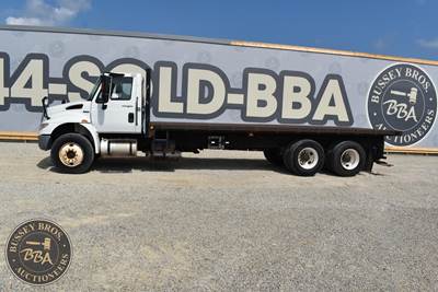 International DuraStar 4400 Flatbed Truck - Amt