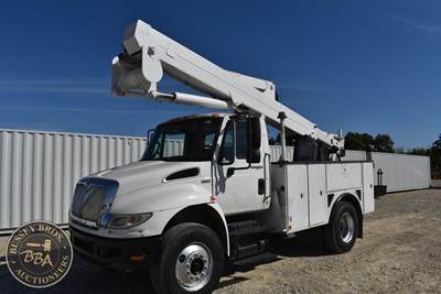 International DuraStar 4300 Forestry Bucket Truck