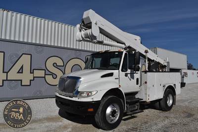 International DuraStar 4300 Forestry Bucket Truck