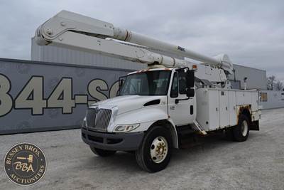 International DuraStar 4300 Forestry Bucket Truck